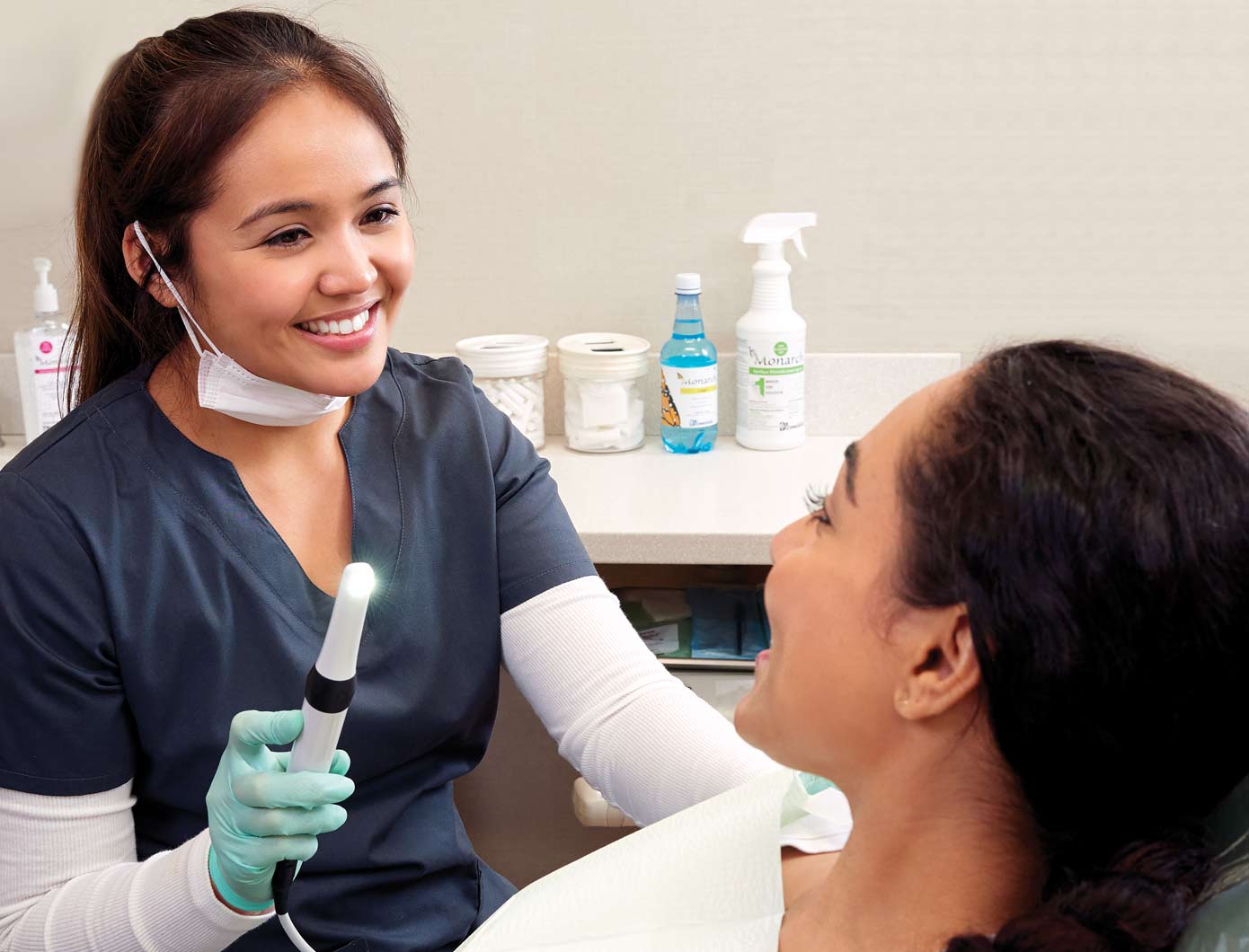 CamX Elara Intraoral Camera - Air Techniques: Elarawithrdhandpatient